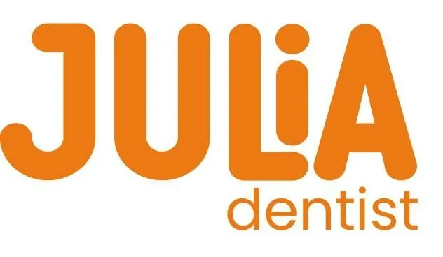 JULiA dentist