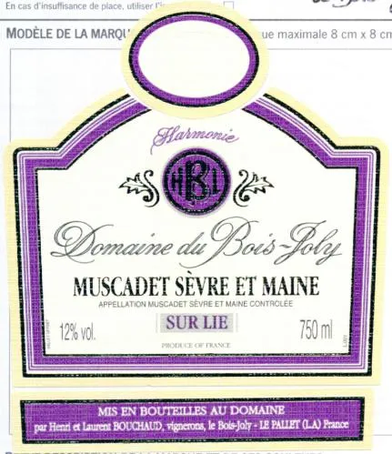 Harmonie Domaine du Bois-Joly MUSCADET SÈVRE ET MAINE APPELLATION MUSCADET SÈVRE ET MAINE CONTROLÉE SUR LIE 12% vol. 750 ml PRODUCT OF FRANCE MIS EN BOUTEILLES AU DOMAINE Par Henri et Laurent BOUCHAUD, vignerons, le Bois-Joly - LE PALLET (LA) France