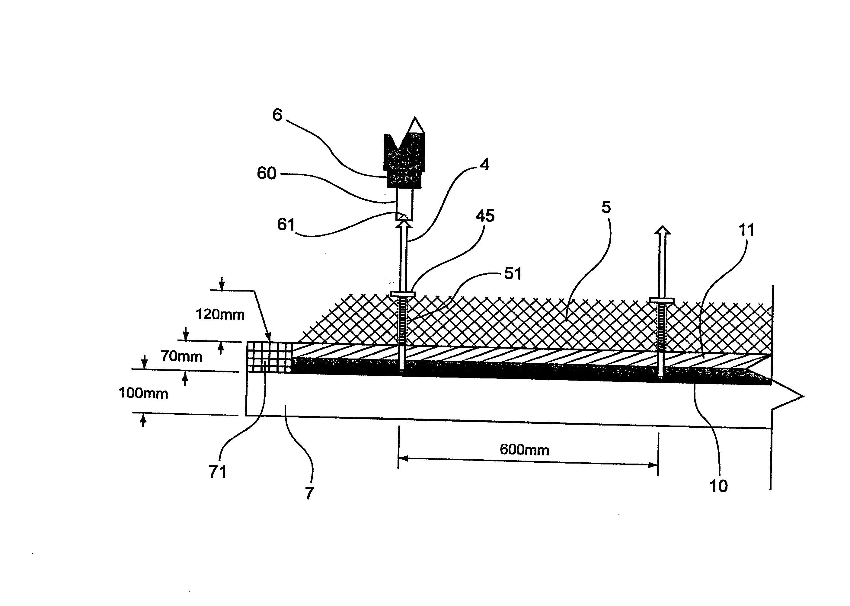 Procede de fabrication d'un mur isole a coffrage integre comprenant deux peaux beton et des connecteurs, incluant une etape de vibration ultrasonique, installation et connecteurs correspondants