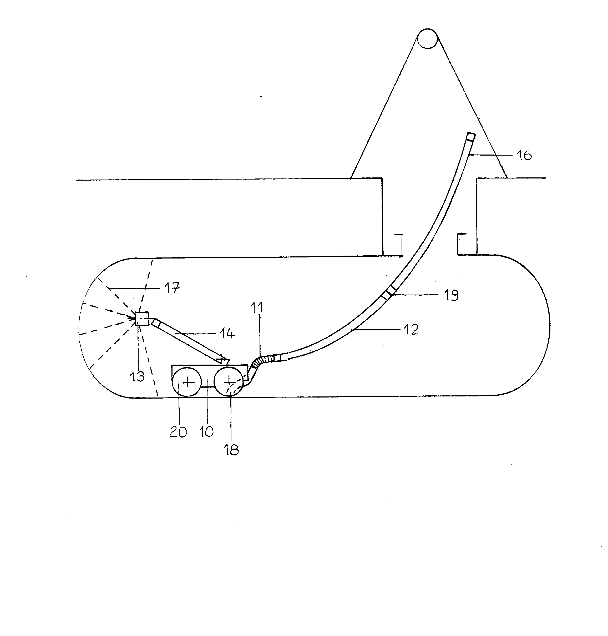 Dispositif combinant, le lavage avec de l'eau sous pression, l'aspiration des eaux de nettoyage, et le deplacement du dispositif dans des cuves ou reservoirs cylindriques a axe horizontal