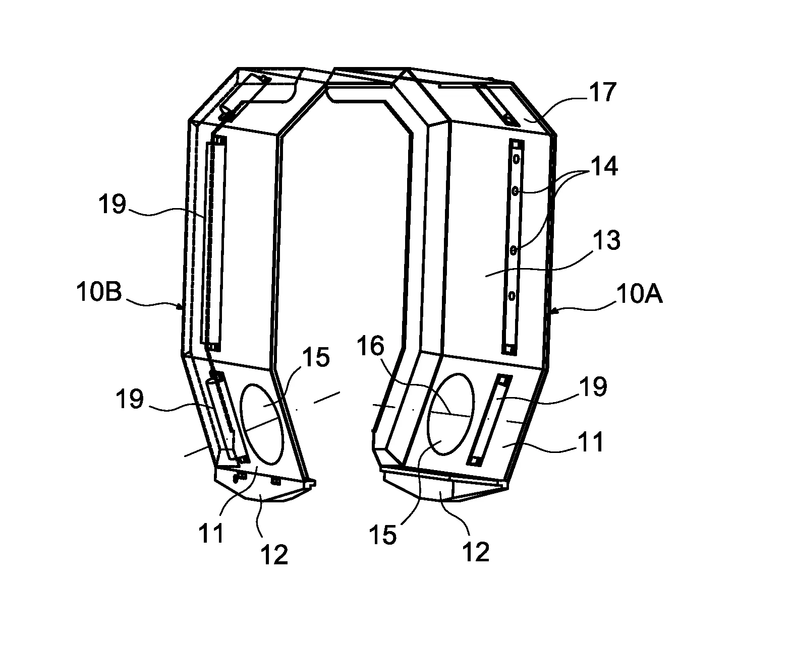 Pulverisateur pour plantation alignee et destine a etre deplace au moyen d'un tracteur