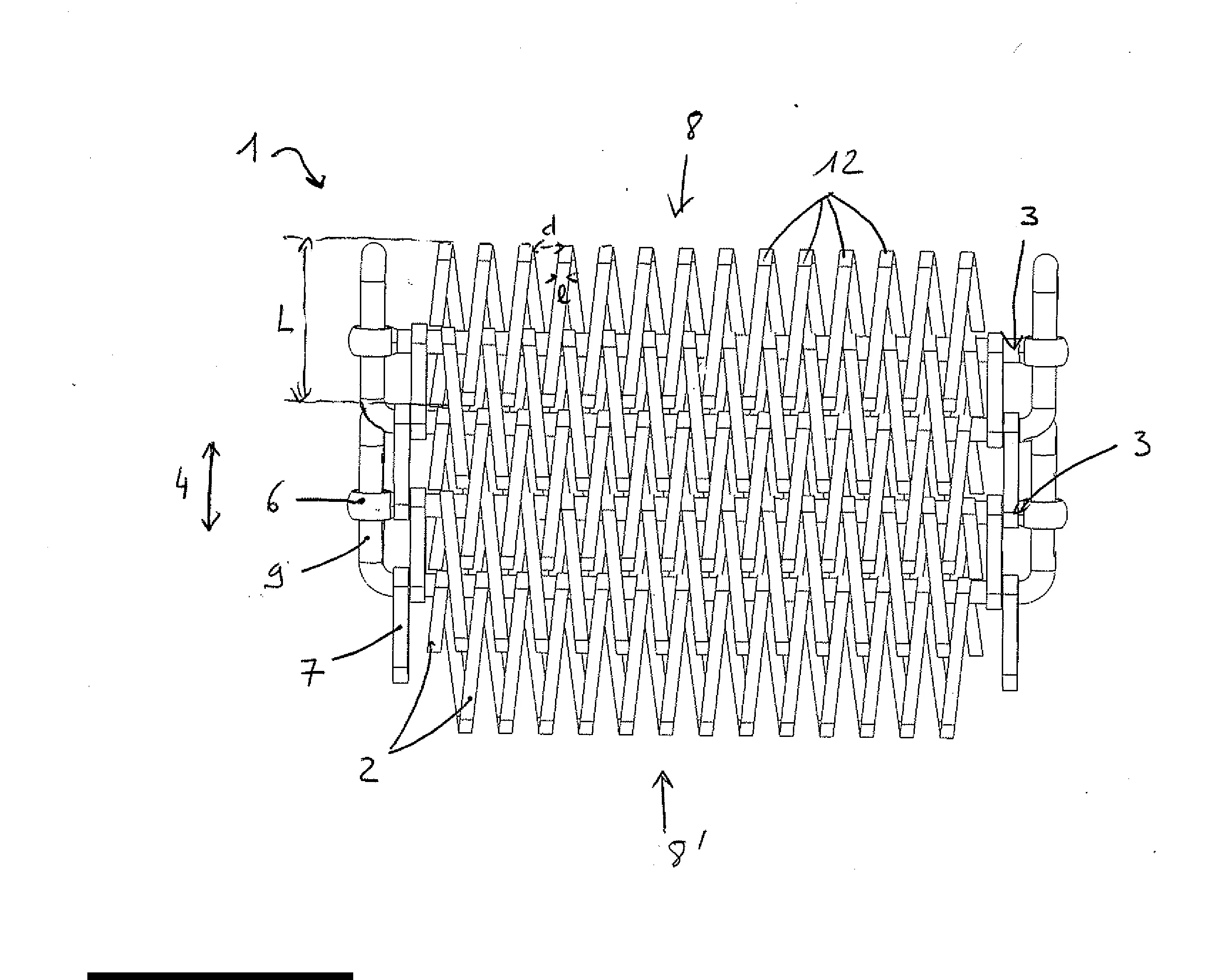 Panneau de tissu metallique a mailles spiralees filtrant la lumiere.