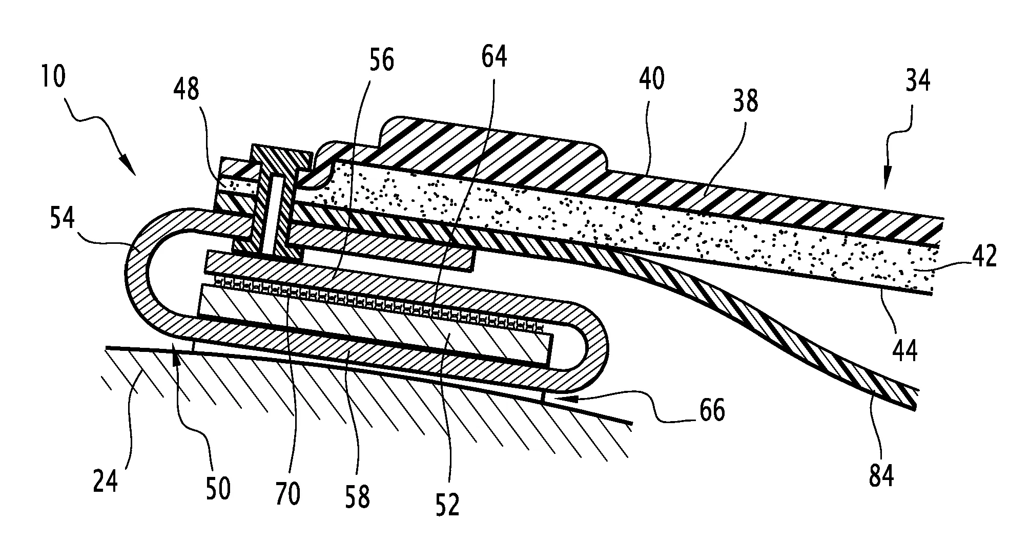 Equipement de protection comprenant au moins une protection d'epaule amovible.