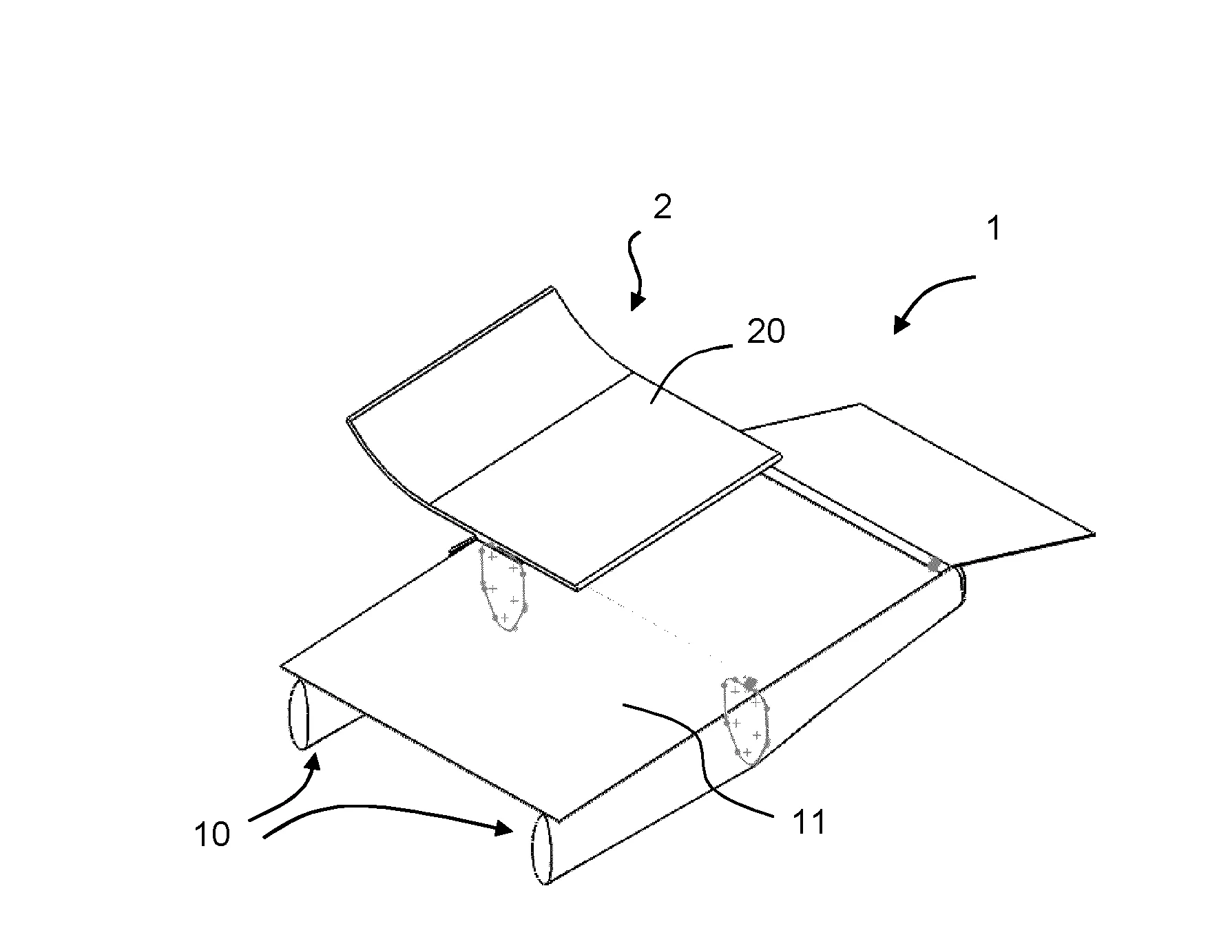 Plateforme flottante comprenant une rampe mobile entre une position de transport et une position de tremplin