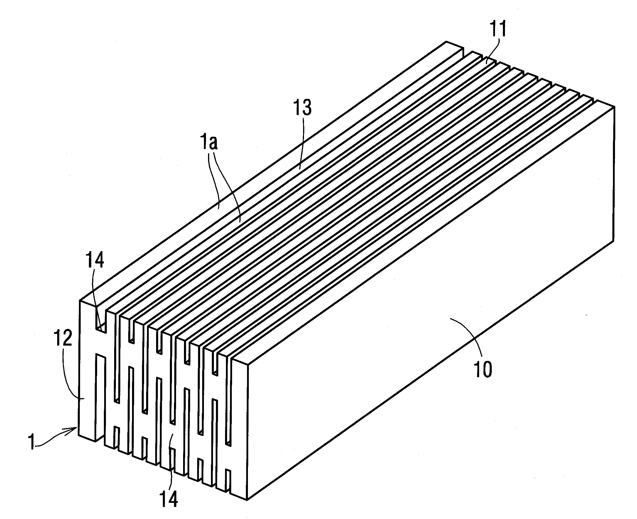 Procede de fabrication d'un bloc de construction isolant alveole en pierre naturelle ou reconstituee, bloc realise et mur realise avec un tel bloc