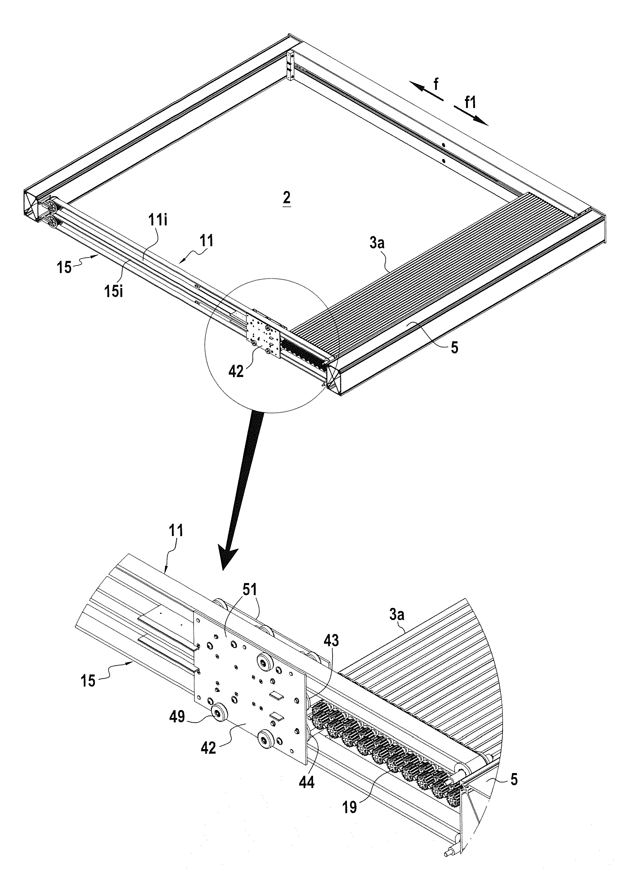 Installation pour couvrir et decouvrir une surface a l'aide de lames orientables sans espace de rangement dedie