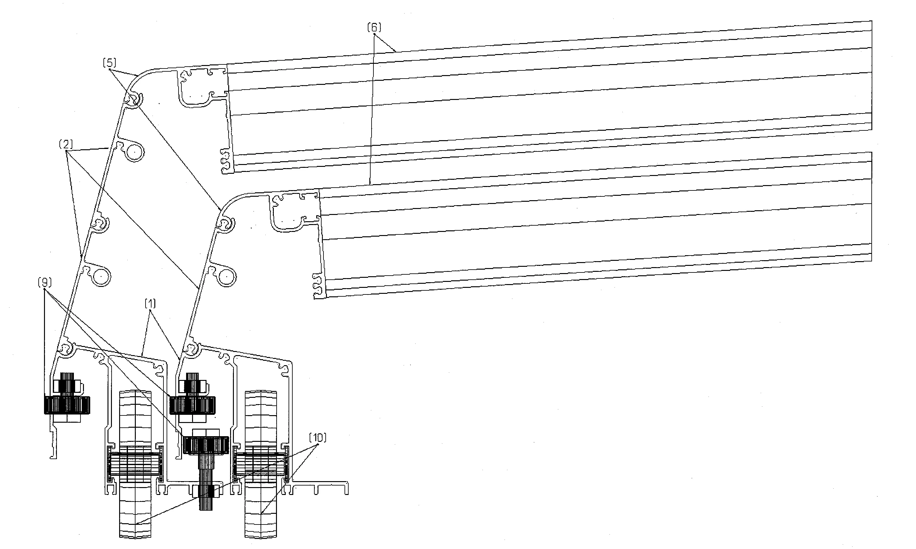 Abri de piscine telescopique avec plinthe modulable en hauteur integrant le systeme de fixation des corps porteurs de toiture et d'aeration par volets mobiles et reglables
