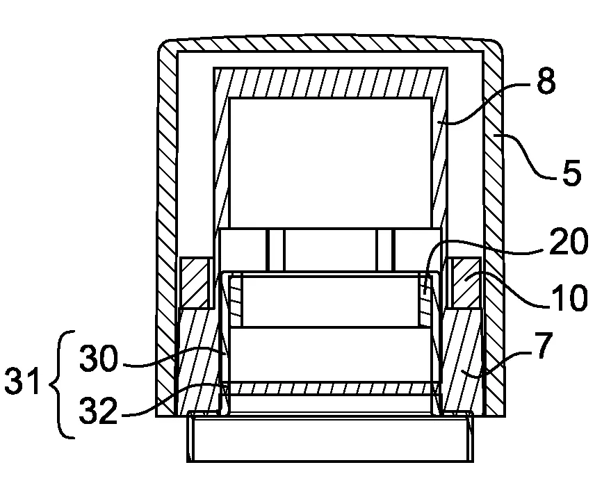 Dispositif de conditionnement d'un produit equipe d'un capot de protection a fermeture magnetique coaxiale