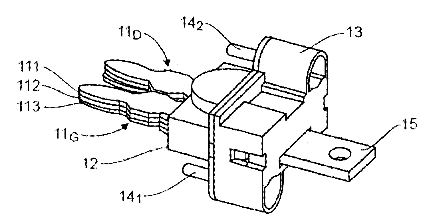 Pince pour la connexion de puissance d’un module a une barre de distribution d’un tableau electrique, et module correspondant.