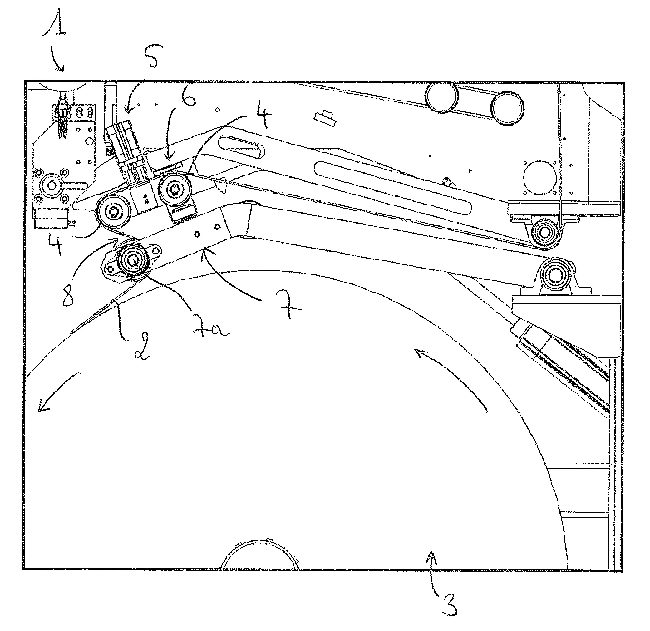 Procede et module de decoupage d'une bande de textile non tisse dans un procede d'enroulage de ladite bande autour d'une bobine de reception entrainee en rotation