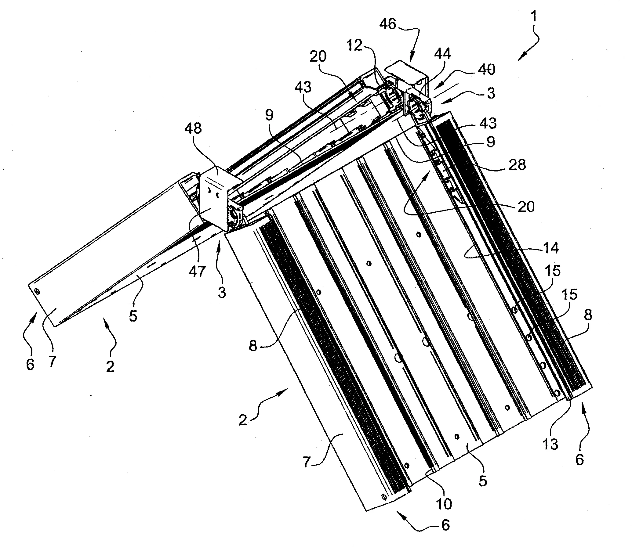 Charniere pour l’assemblage de deux socles de goulotte et ensemble comprenant deux socles de goulotte assembles par deux charnieres