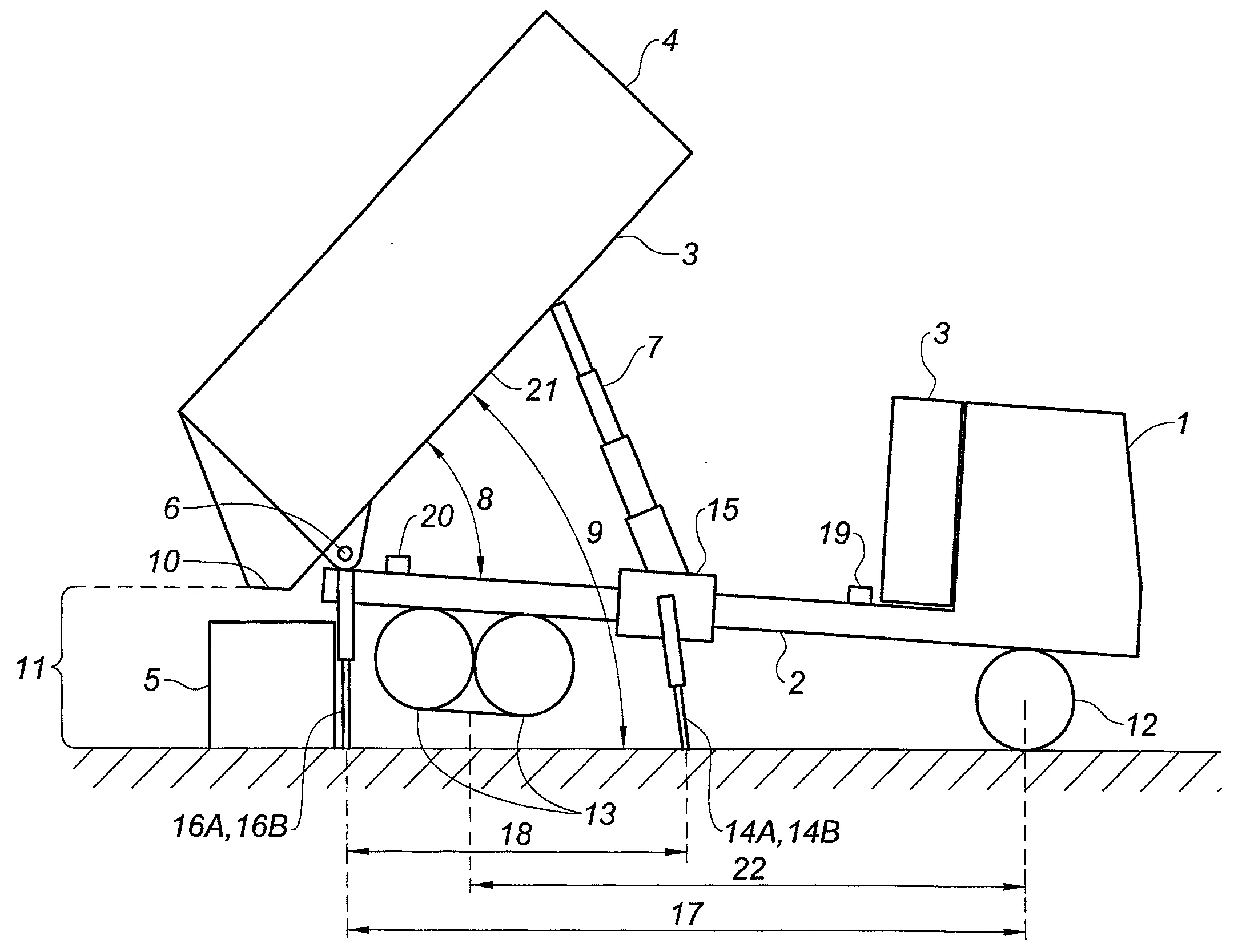 Vehicule aspirateur polyvalent equipe d'un dispositif de vidange gravitaire dans un receptacle haut