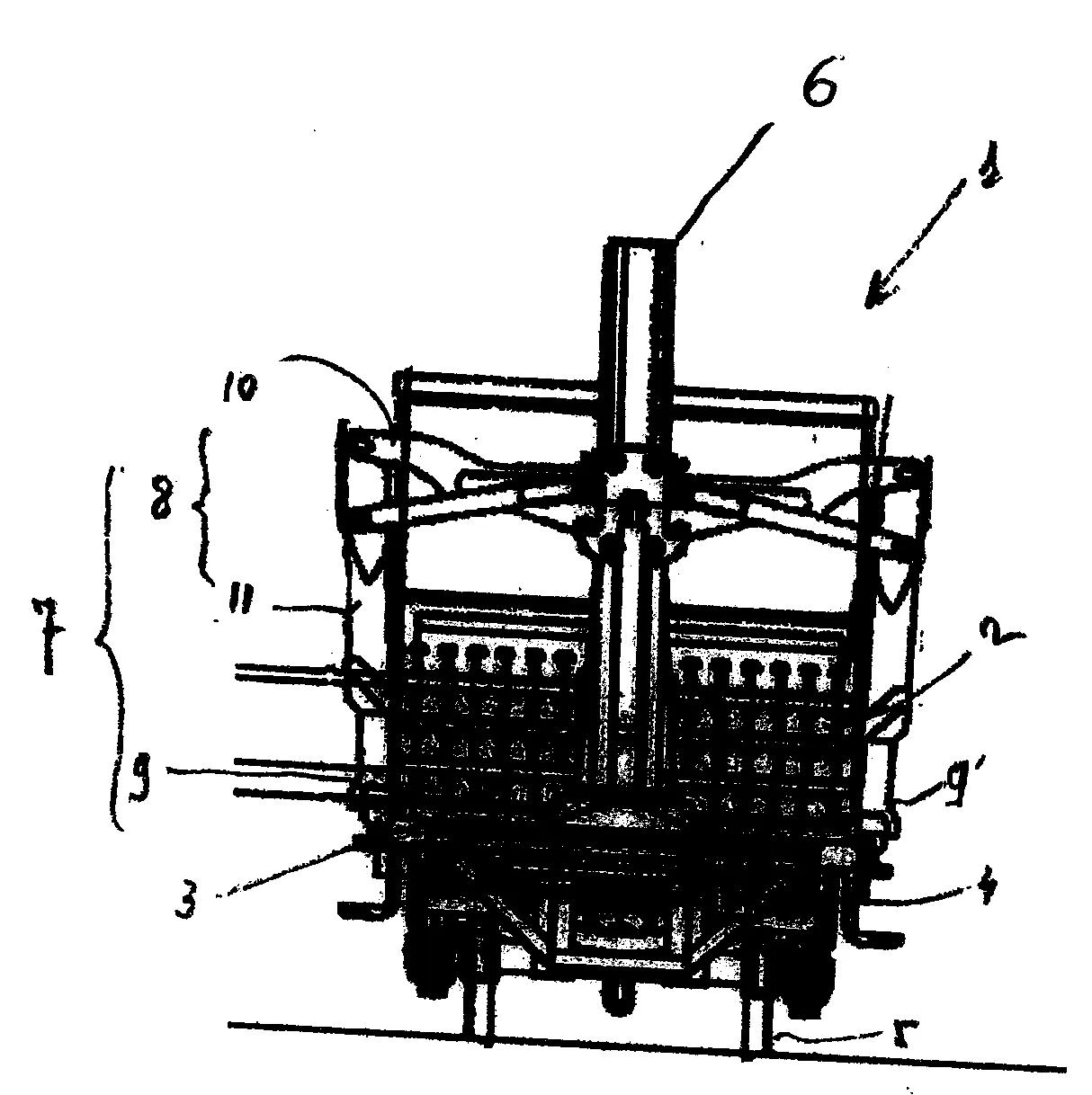 Vehicule comportant un dispositif pour le chargement et le dechargement de barres metaliques.