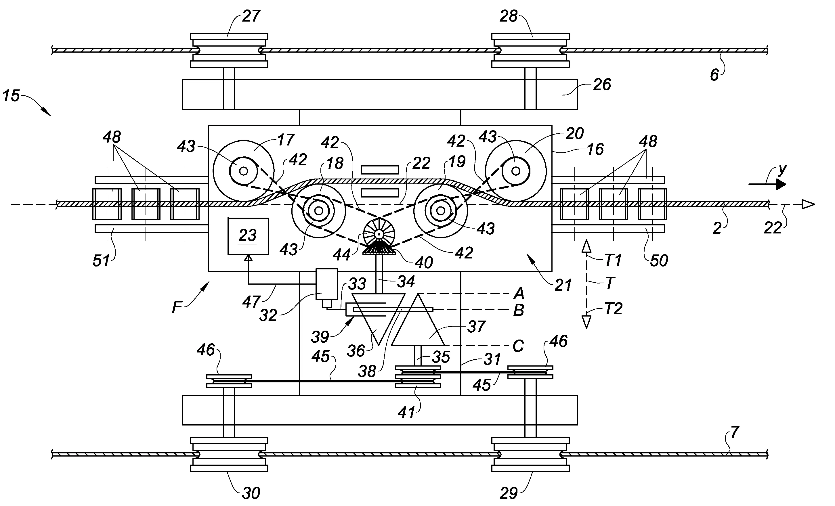 Dispositif d'accouplement d'un vehicule a un cable tracteur, vehicule equipe d'un tel dispositif, et installation de transport par cable tracteur comprenant un tel vehicule