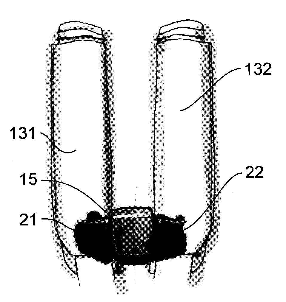 Siege auto pour enfant a moyens de deconnexion securisee d'une liaison entre deux fourreaux