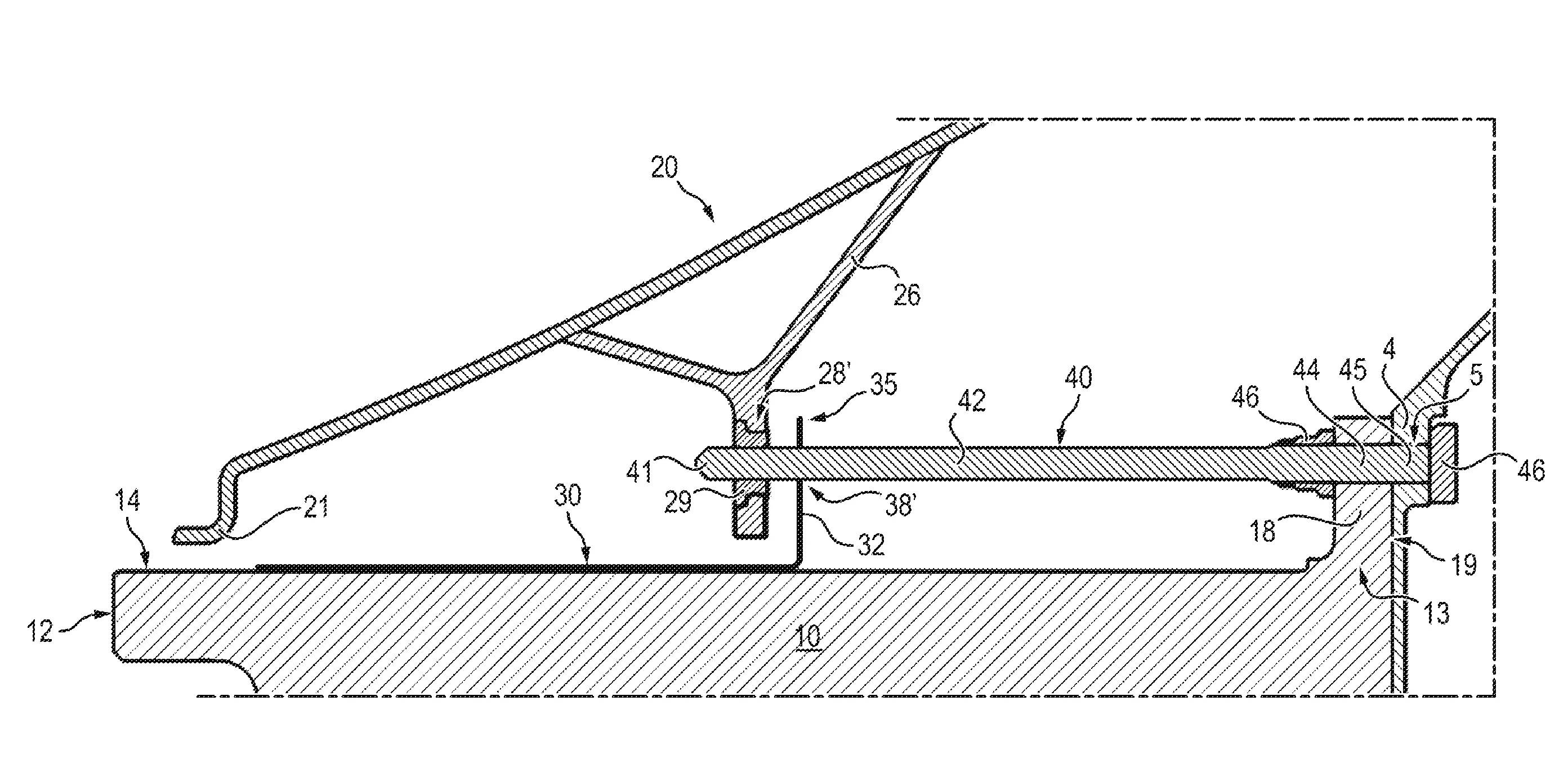 Soufflante comprenant une plateforme inter-aubes fixée radialement par une tôle de protection sacrificielle